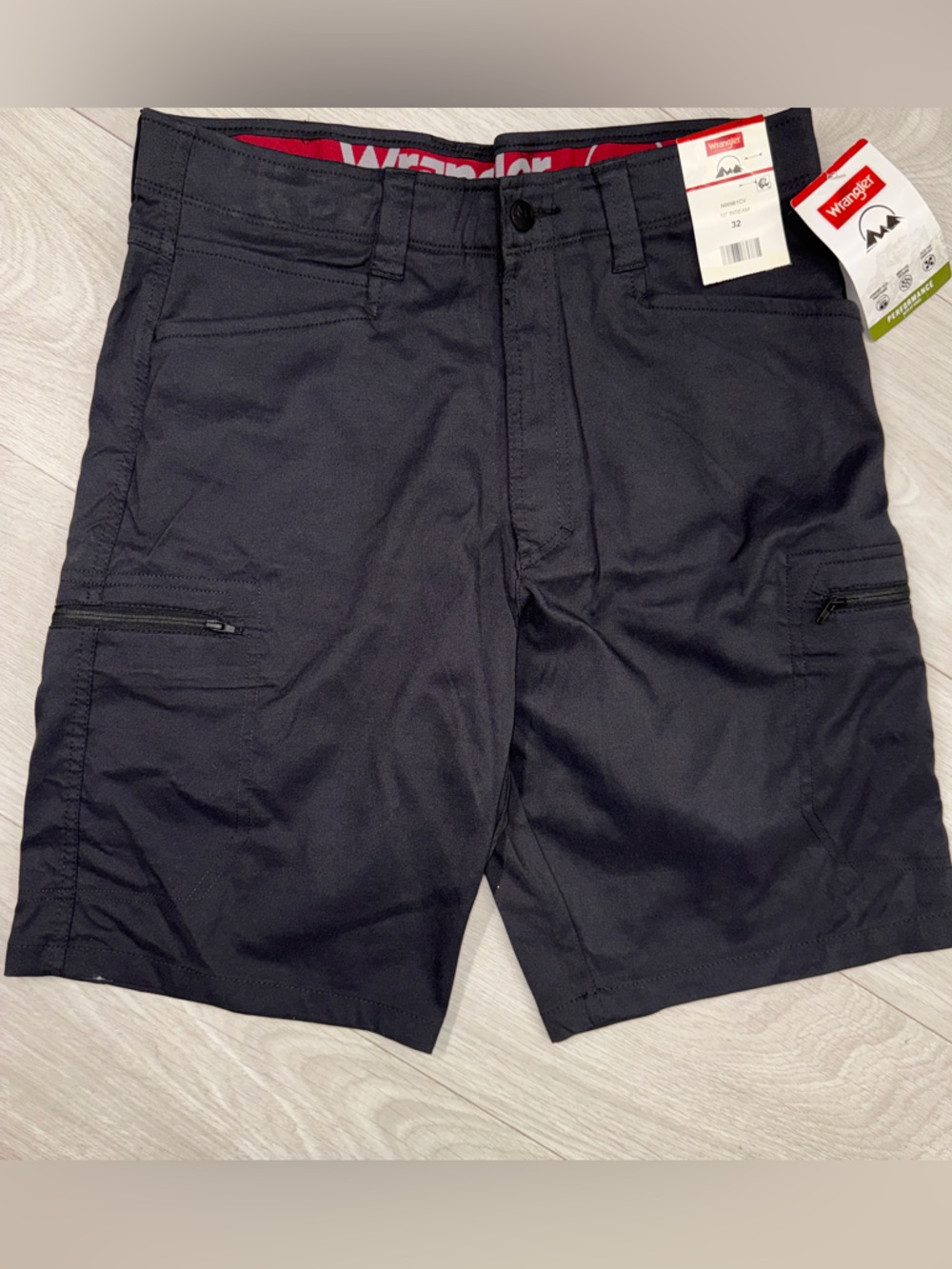 Wrangler ATG Men’s Performance Utility Shorts Black Size 32 NWT